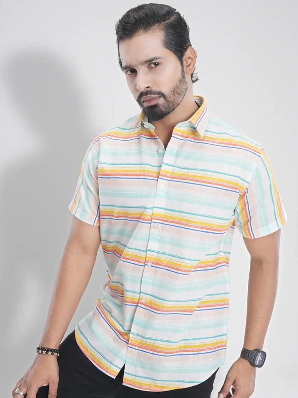 Men's Short Sleeve Casual Shirt in Vertical Line Print Shirt